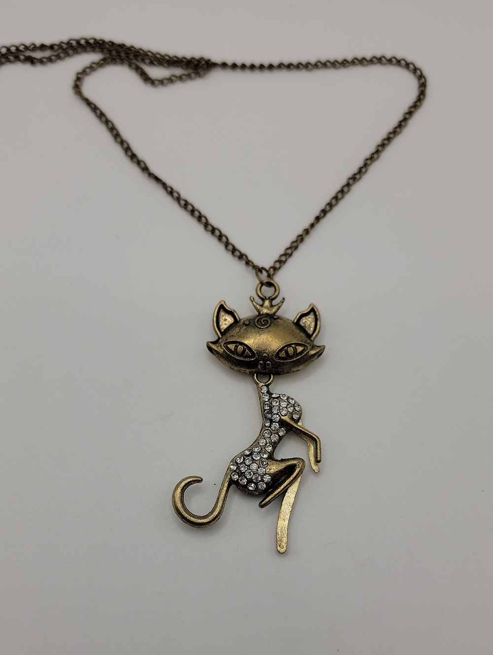 Vintage-Inspired Bronze Tone Sassy Cat Pendant Necklace with Rhinestones